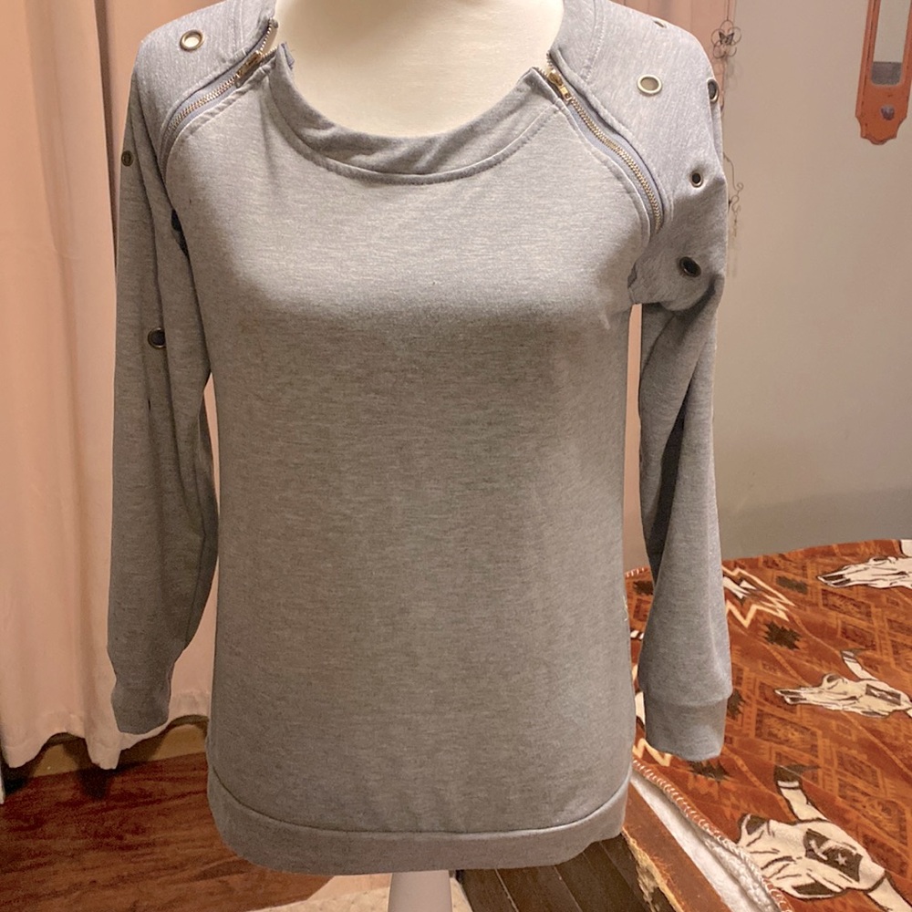 Long sleeve grey/silver shirt
